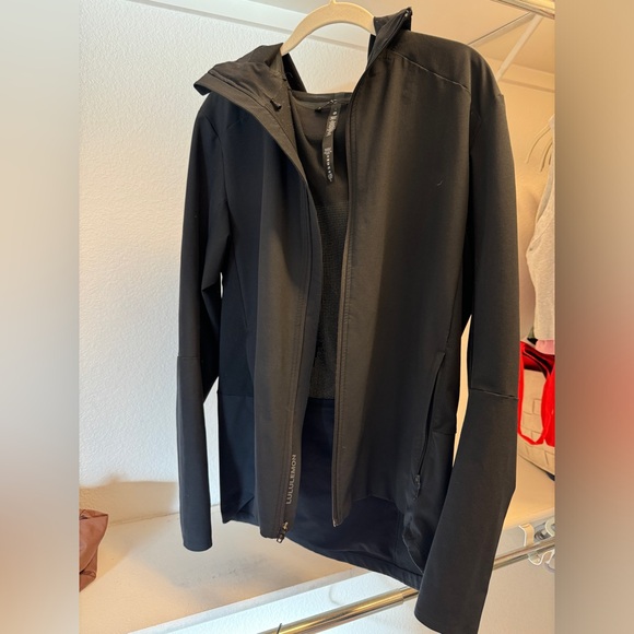 Lululemon jacket - Picture 1 of 3